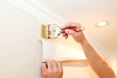 Pose de papier peint à Lérigneux — revêtements muraux et toiles de verre
